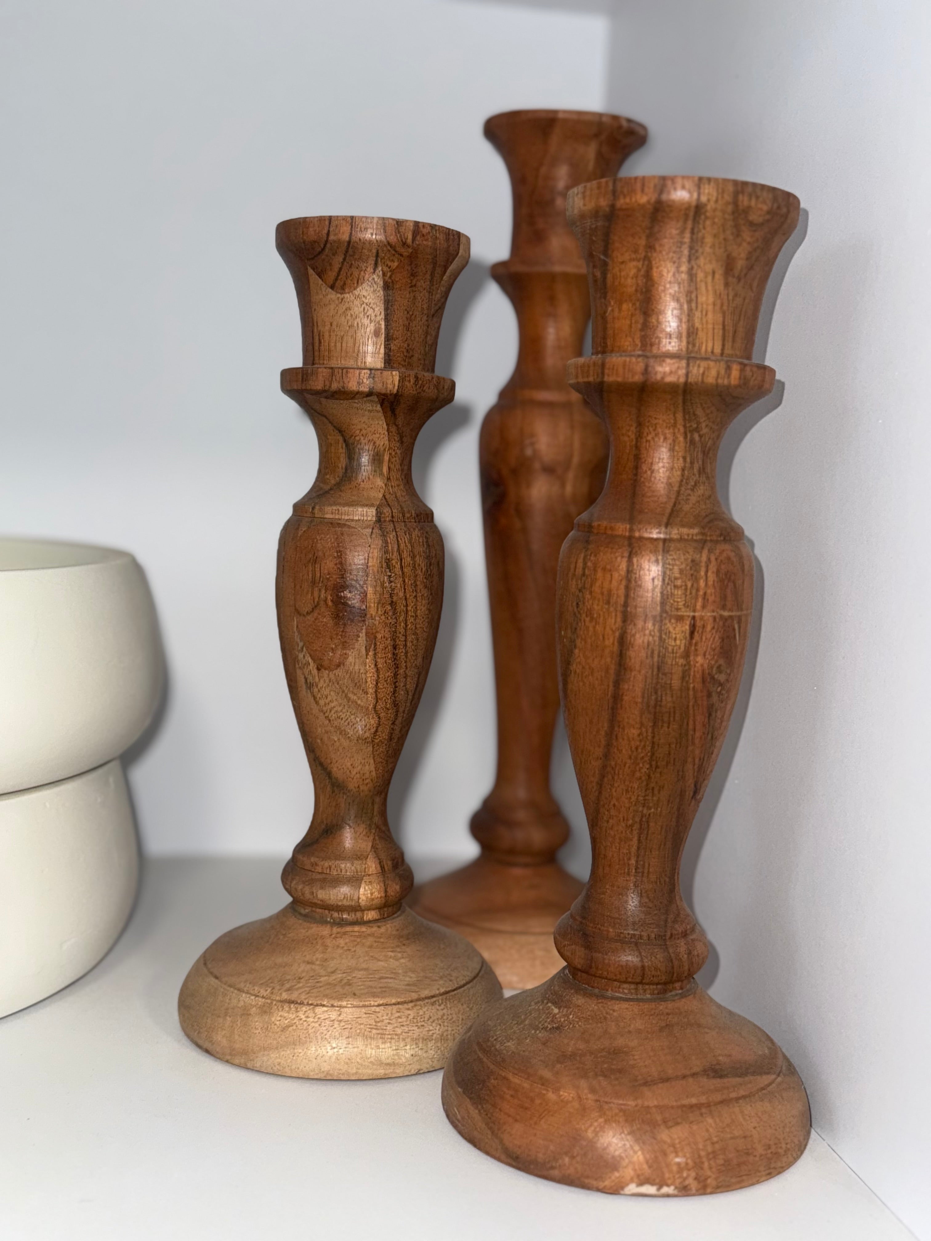 שלישית פמוטי עץ