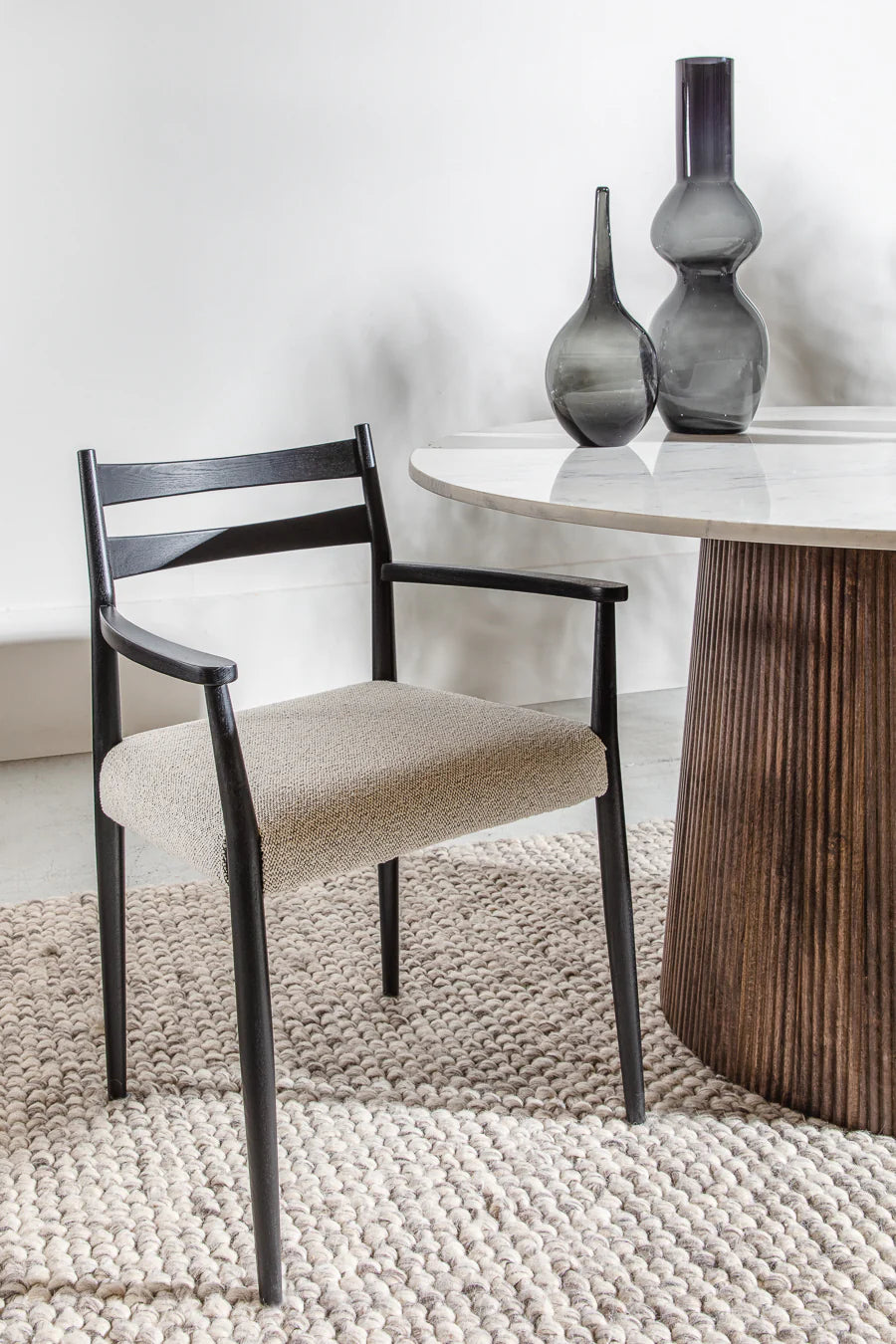 כיסא מרטינה בלאק ידיות