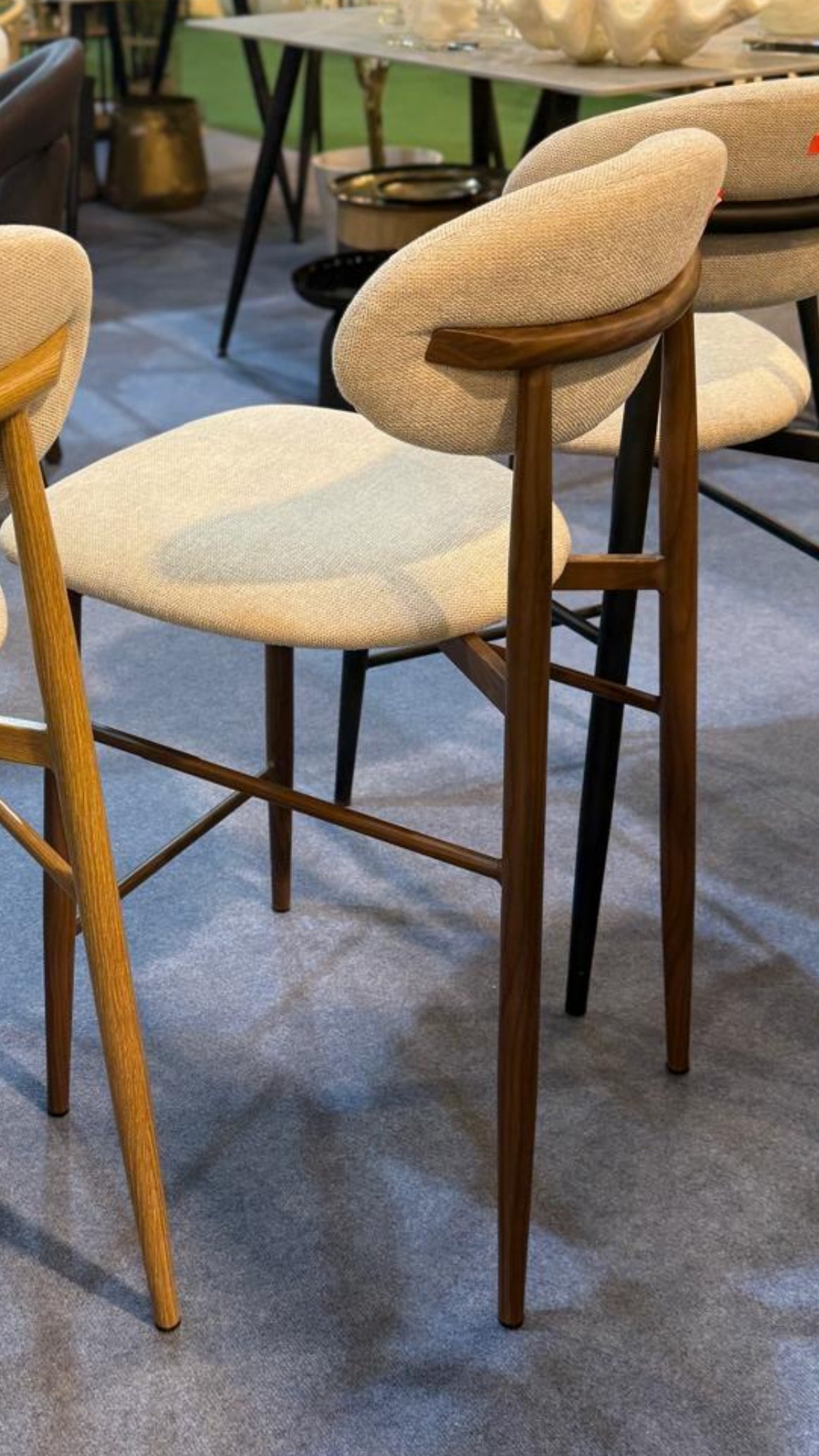 כיסא בר ורונה אגוז