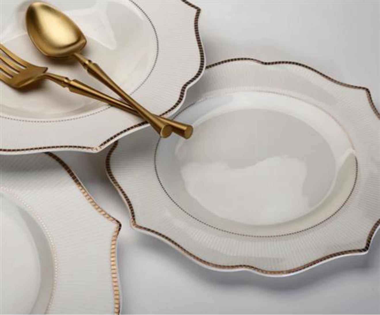 סט 18 חלקים וינטג׳ וואיט