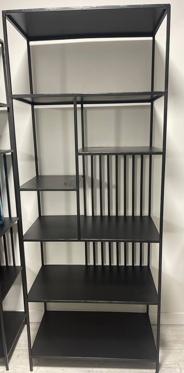 יחידת מדפים רומי מתצוגה